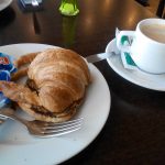 Desayuno Cafe y Croissant Plancha Arturo Delfines Plaza República Argentina