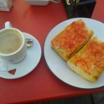 Desayuno café tostadas con tomate cervecería cascorro madrid 1