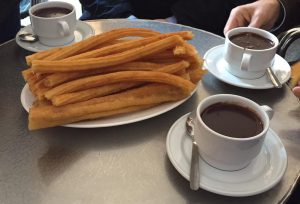 Desayuno chocolate con churros San Ginés desayunar en madrid