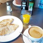 Desayuno tostadas café y zumito bamberg las tablas madrid 1
