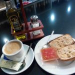 Desayuno tostadas con tomate La Tertulia desayunar en madrid