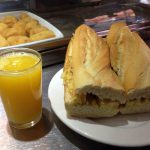 Desayuno zumo y tortilla café bar toledano avenida de asturias 1