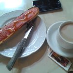 Tostada con tomate y café cafetería Aylagas